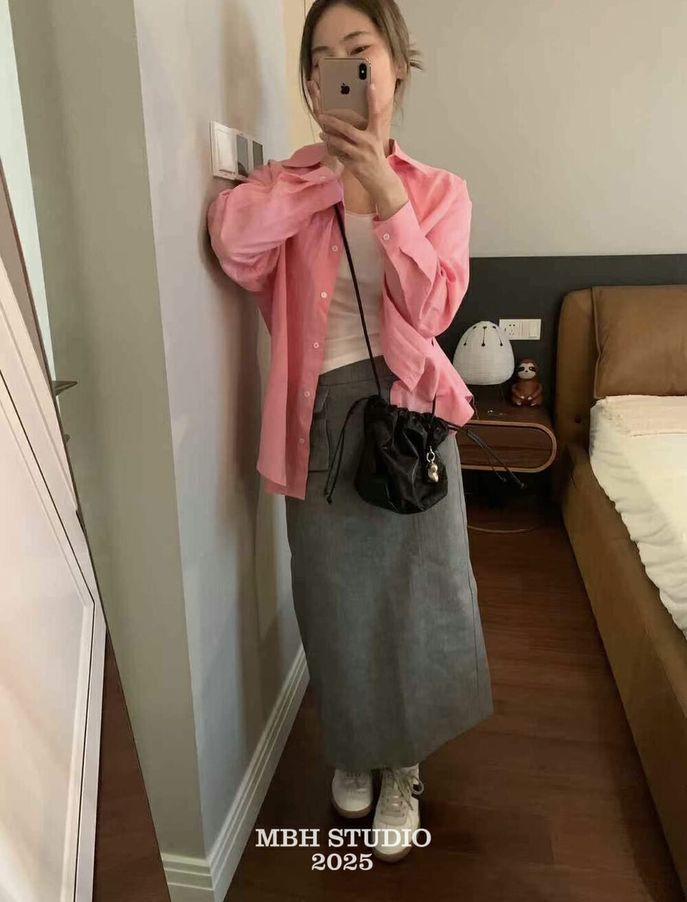 MBH Vegetable-Tanned Leather Mini Cloud Drawstring Crossbody Bag - Image 3