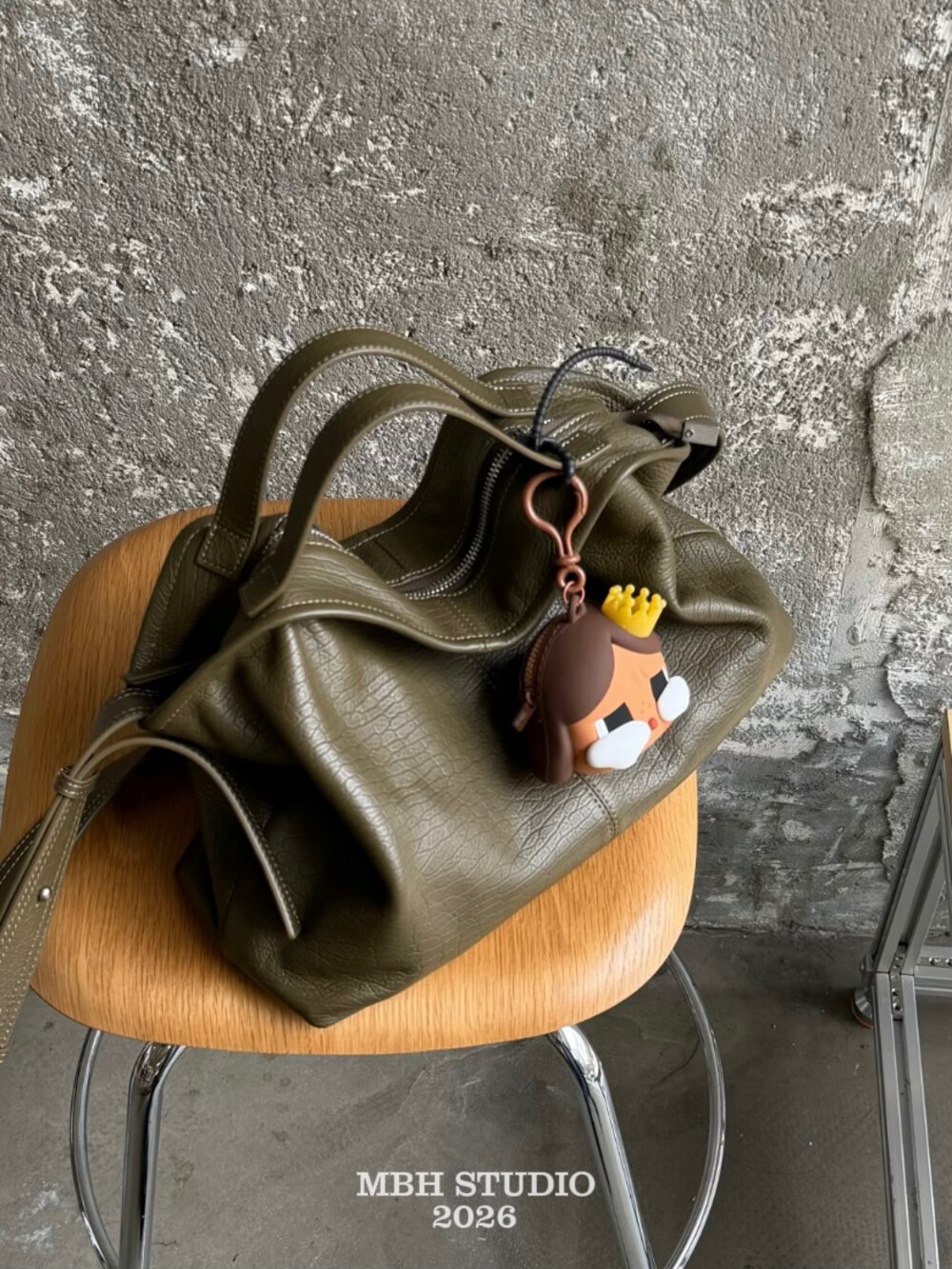 MBH Elephant Grain Top Layer Cowhide Sage Green Slouchy Tote Bag Large Capacity Commuter Handbag Shoulder Bag - Image 4
