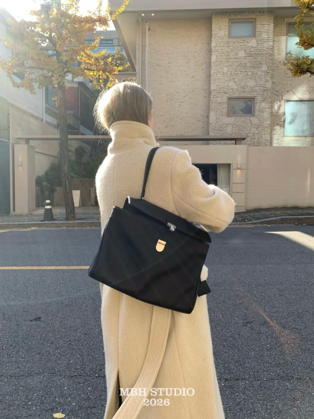 MBH Niche Design Flap Lock Large Capacity Tote Bag Commuter Handbag Crossbody Shoulder Bag