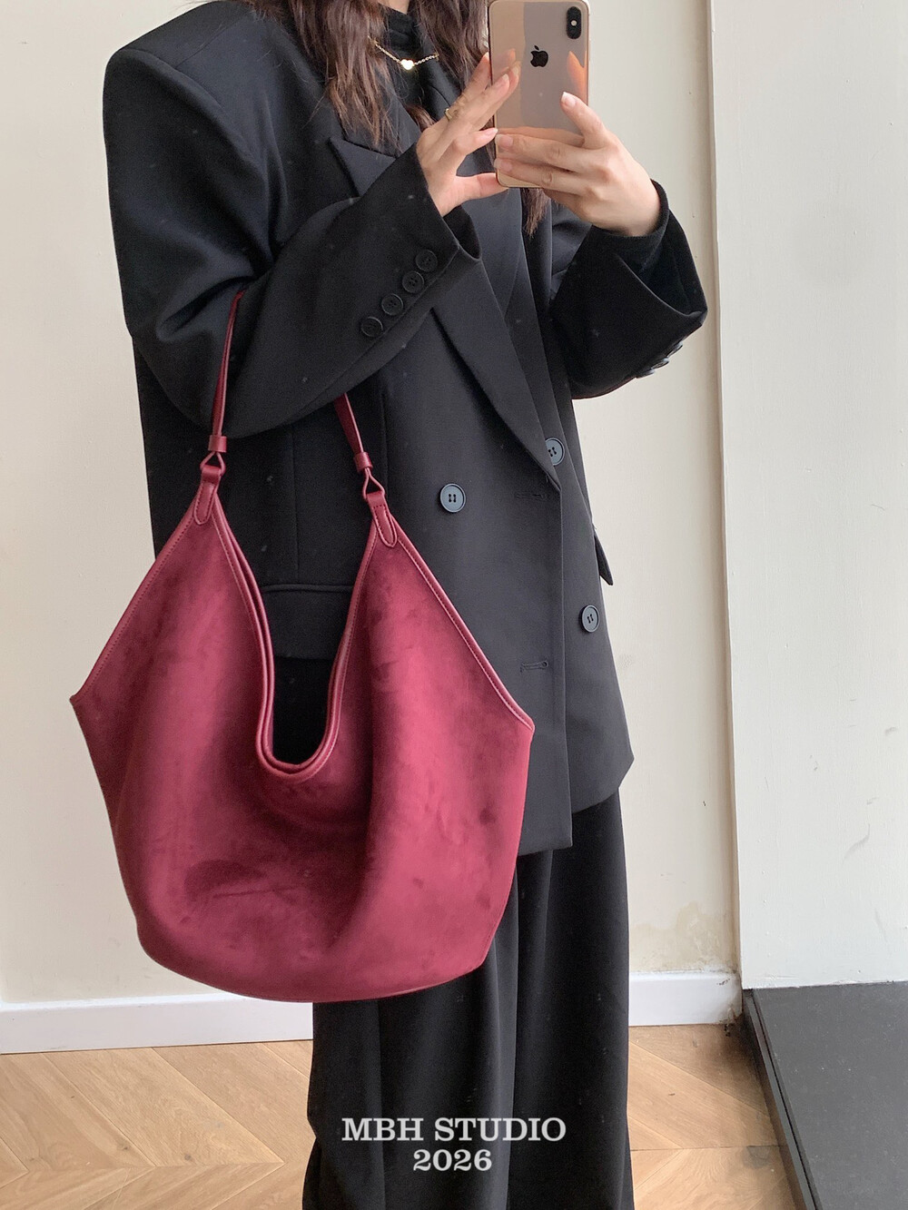 MBH Matte Leather Large Capacity Tote Bag Magnetic Closure Commuter Shoulder Bag - Image 4