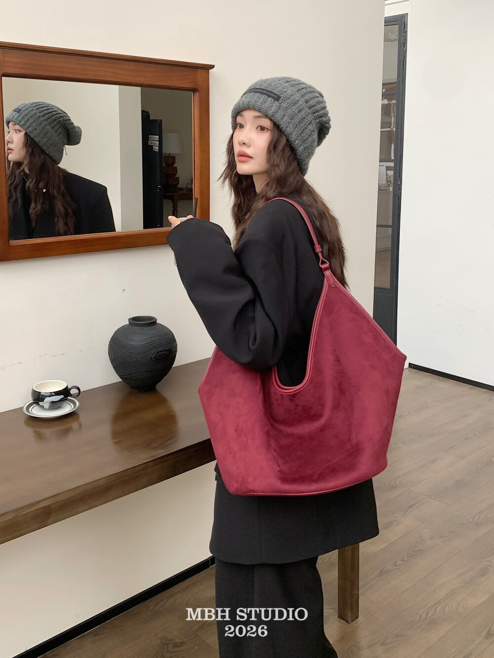 MBH Matte Leather Large Capacity Tote Bag Magnetic Closure Commuter Shoulder Bag - Image 3