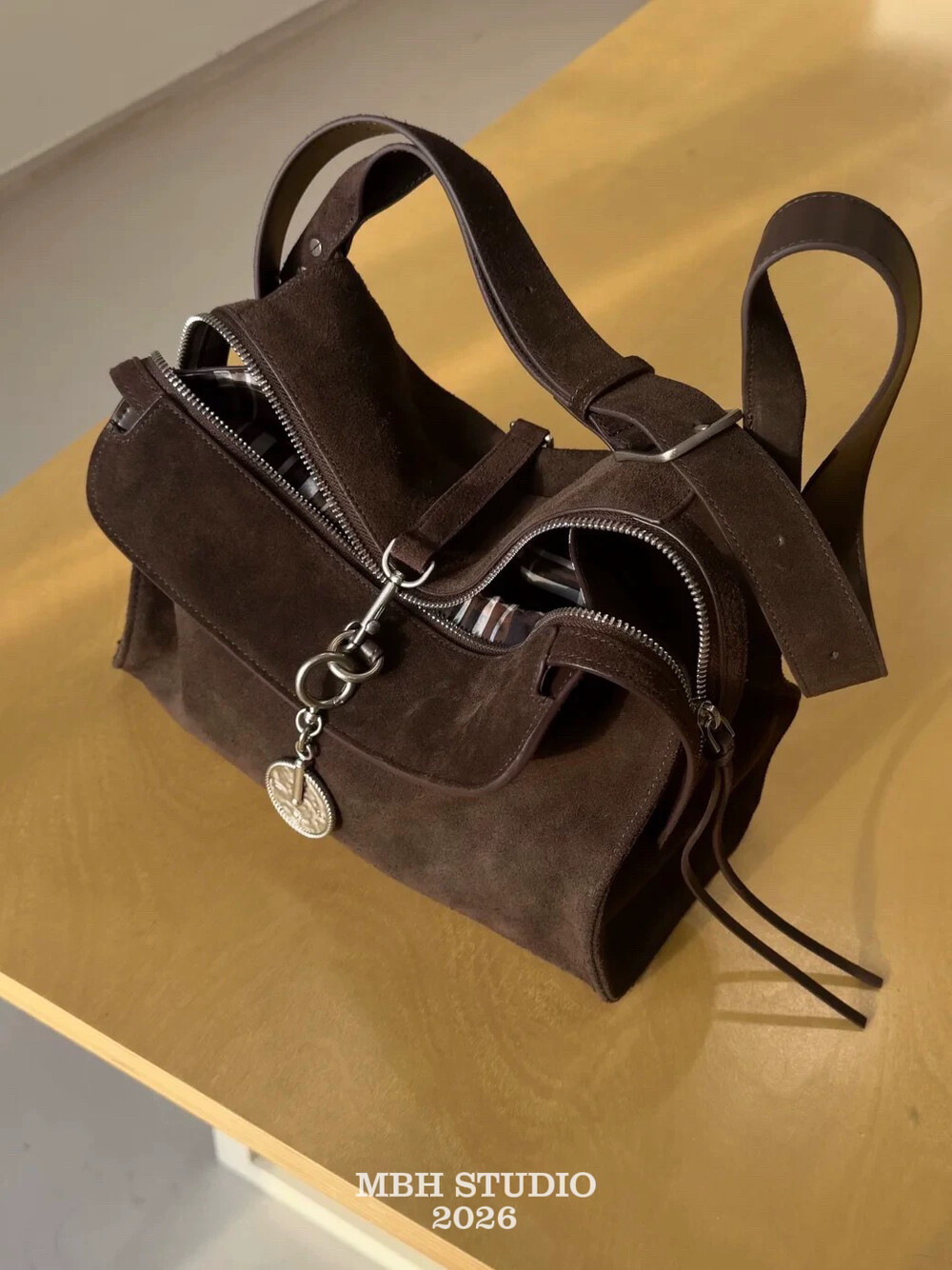 MBH Retro Niche Relaxed Matte Leather Roaming Bag Large Capacity Commuter Crossbody Shoulder Bag - Image 3