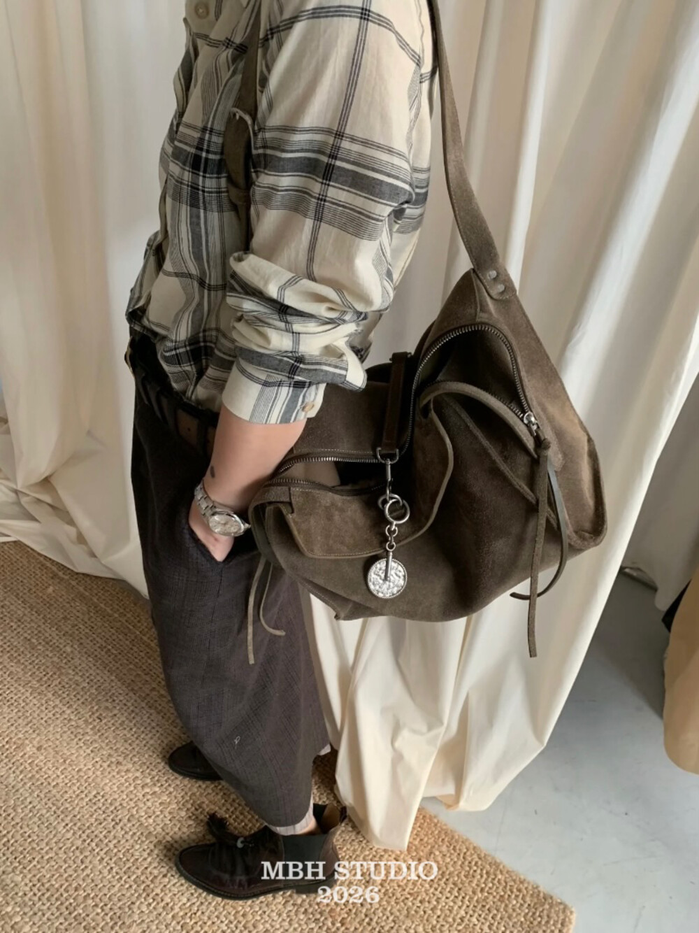 MBH Retro Niche Relaxed Matte Leather Roaming Bag Large Capacity Commuter Crossbody Shoulder Bag - Image 2